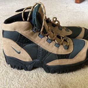 Nike ACG womens hiking boot